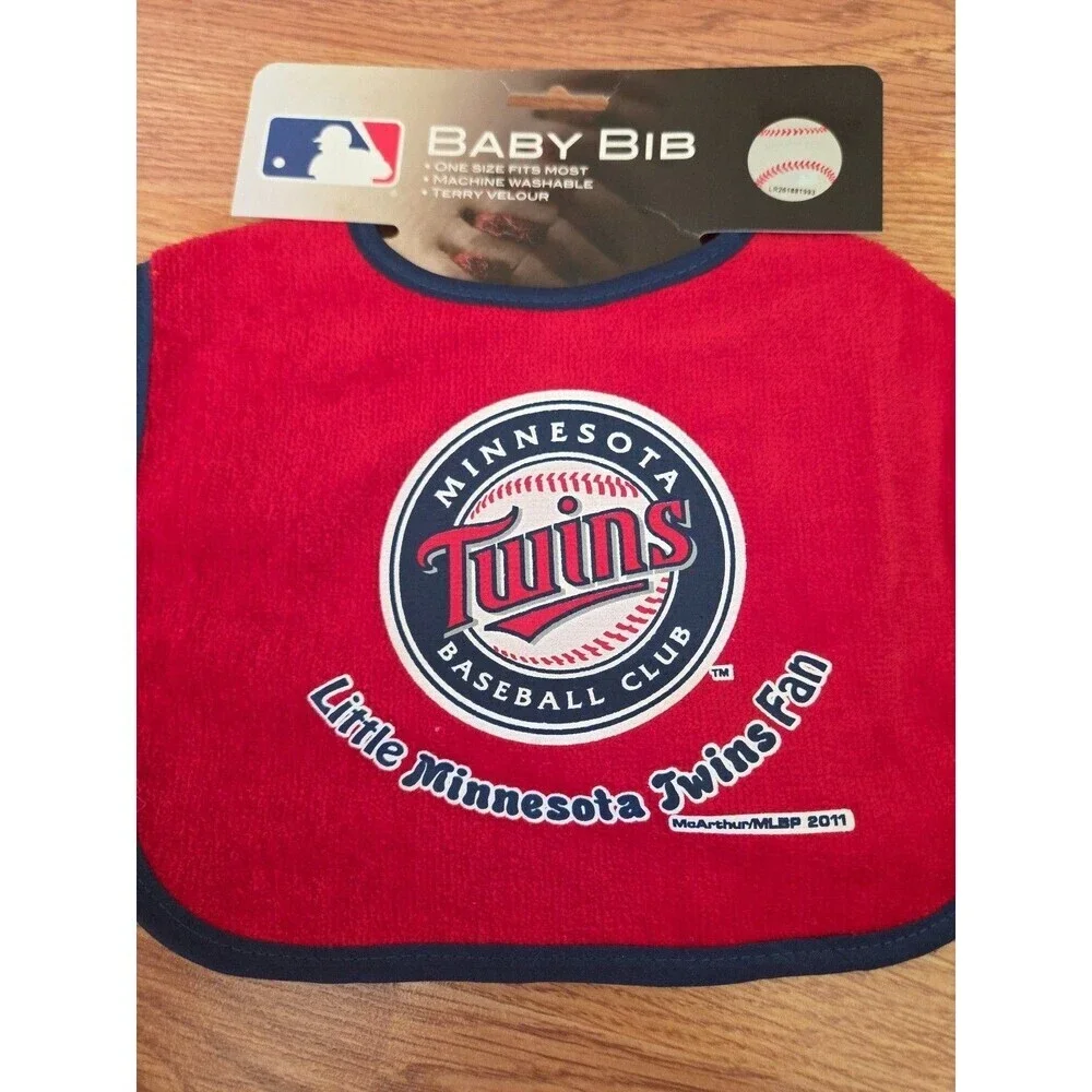 MLB Minnesota Twins Baby Bib Terry Velour Baseball NEW Machine Washable Red
